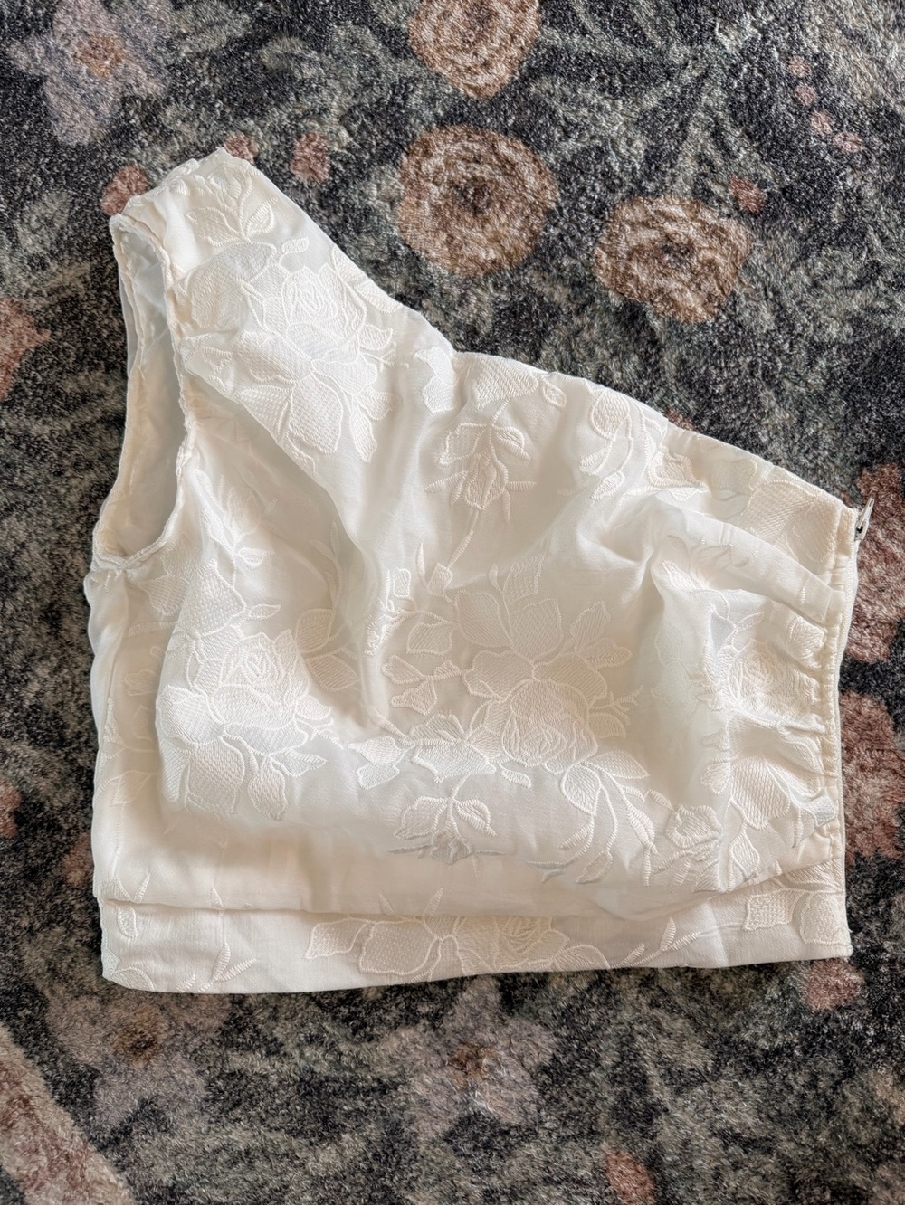 DO+BE White Floral One-Shoulder Crop Top